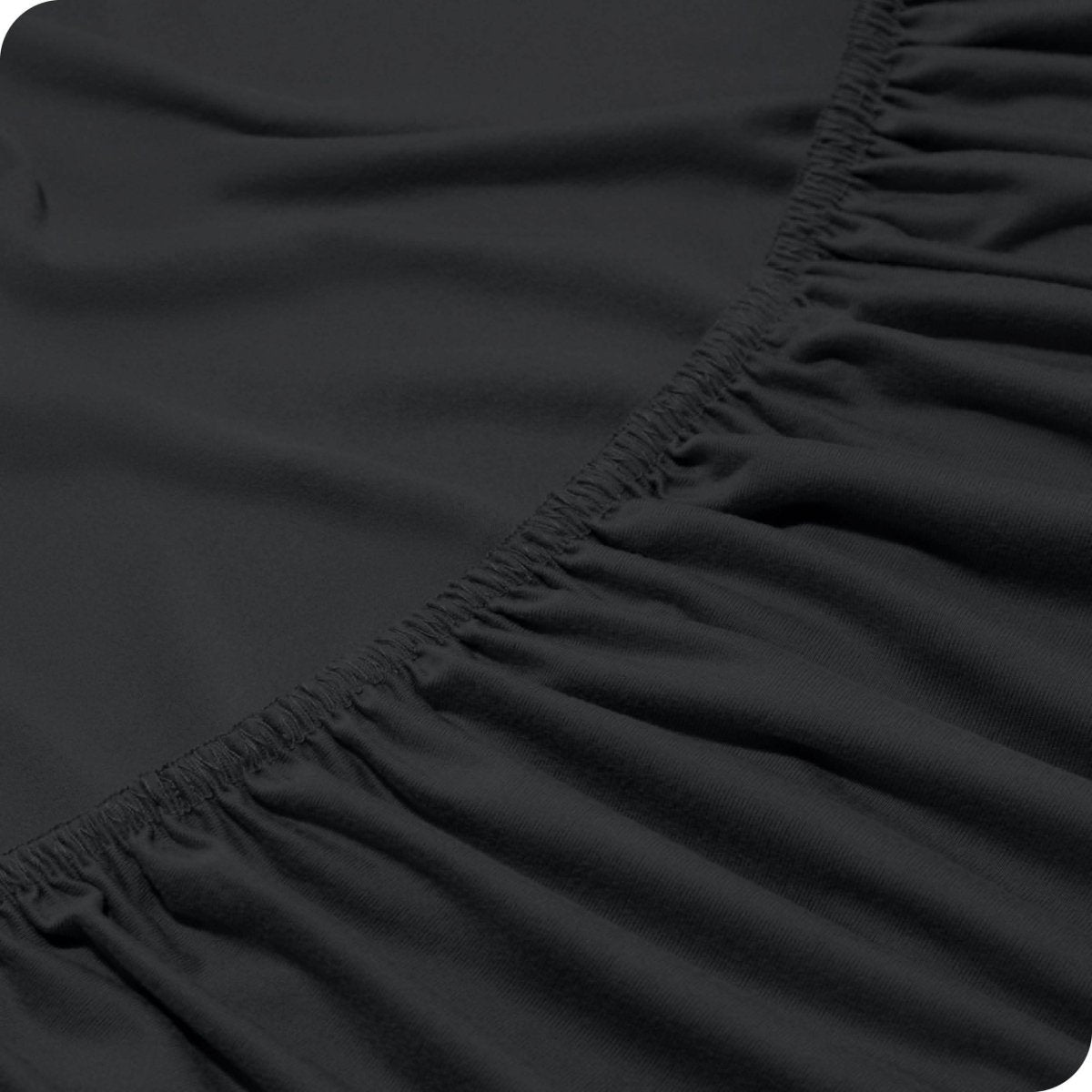 Close up of a fully elasticized fitted sheet