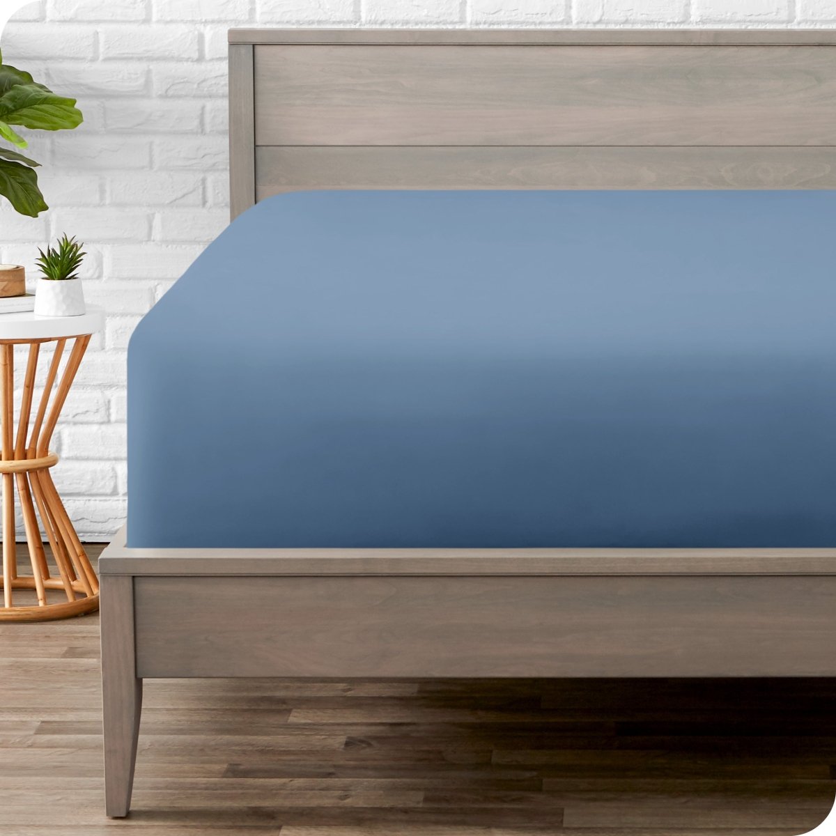 A fitted sheet on a mattress