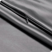 The zipper of the silk pillowcase