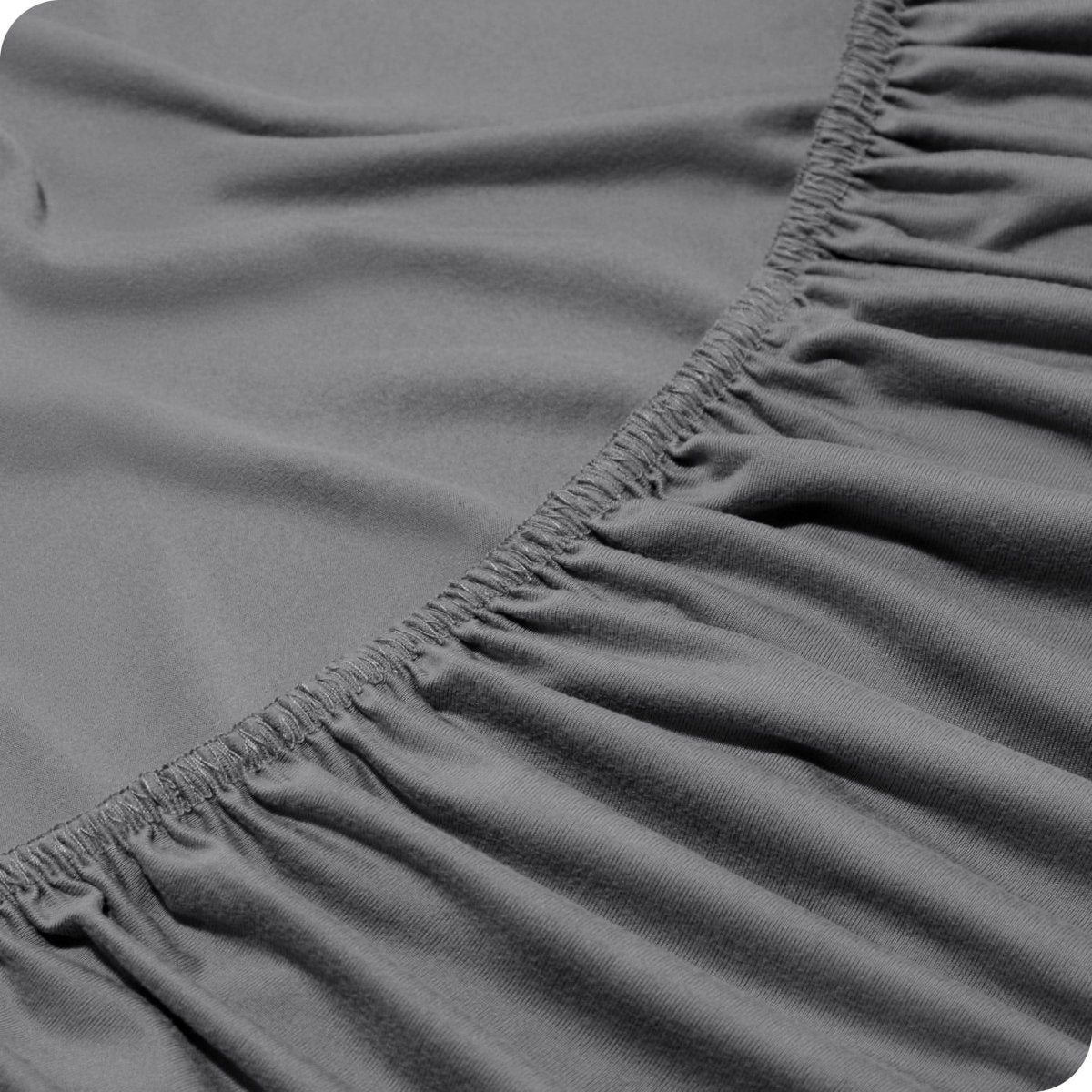 Close up of a fully elasticized fitted sheet