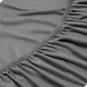 Close up of a fully elasticized fitted sheet