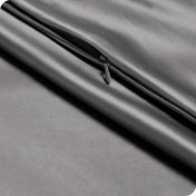 Close up of the zipper closure