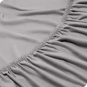 Close up of a fully elasticized fitted sheet