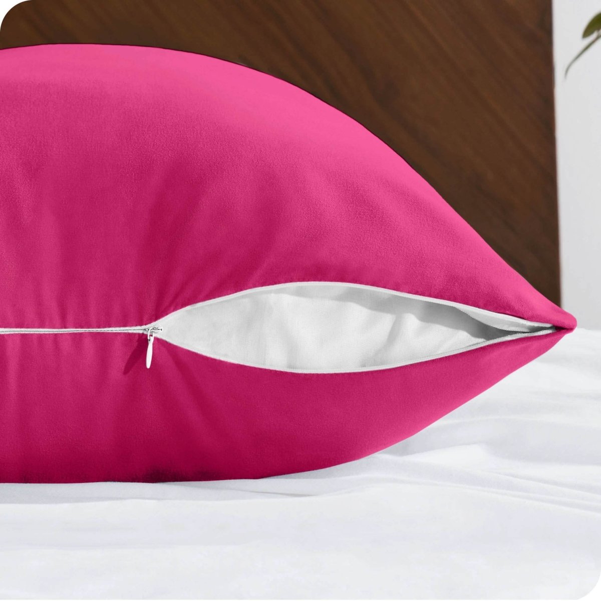Close up of the zipper on a body pillowcase