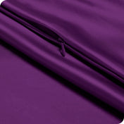 Close up of the zipper closure