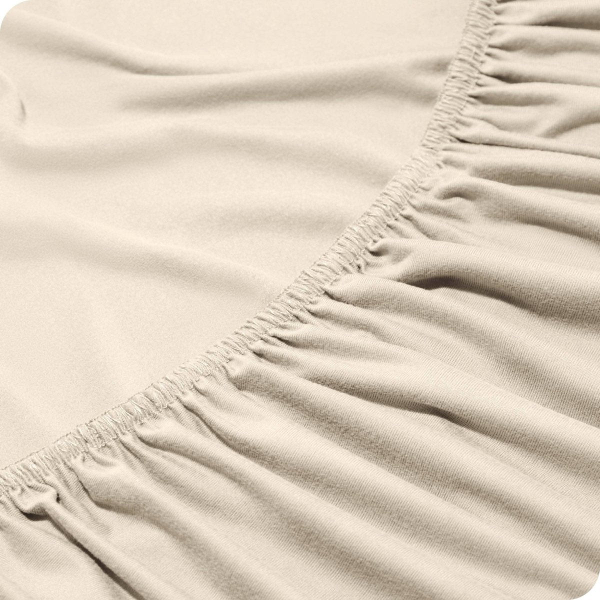 Close up of a fully elasticized fitted sheet