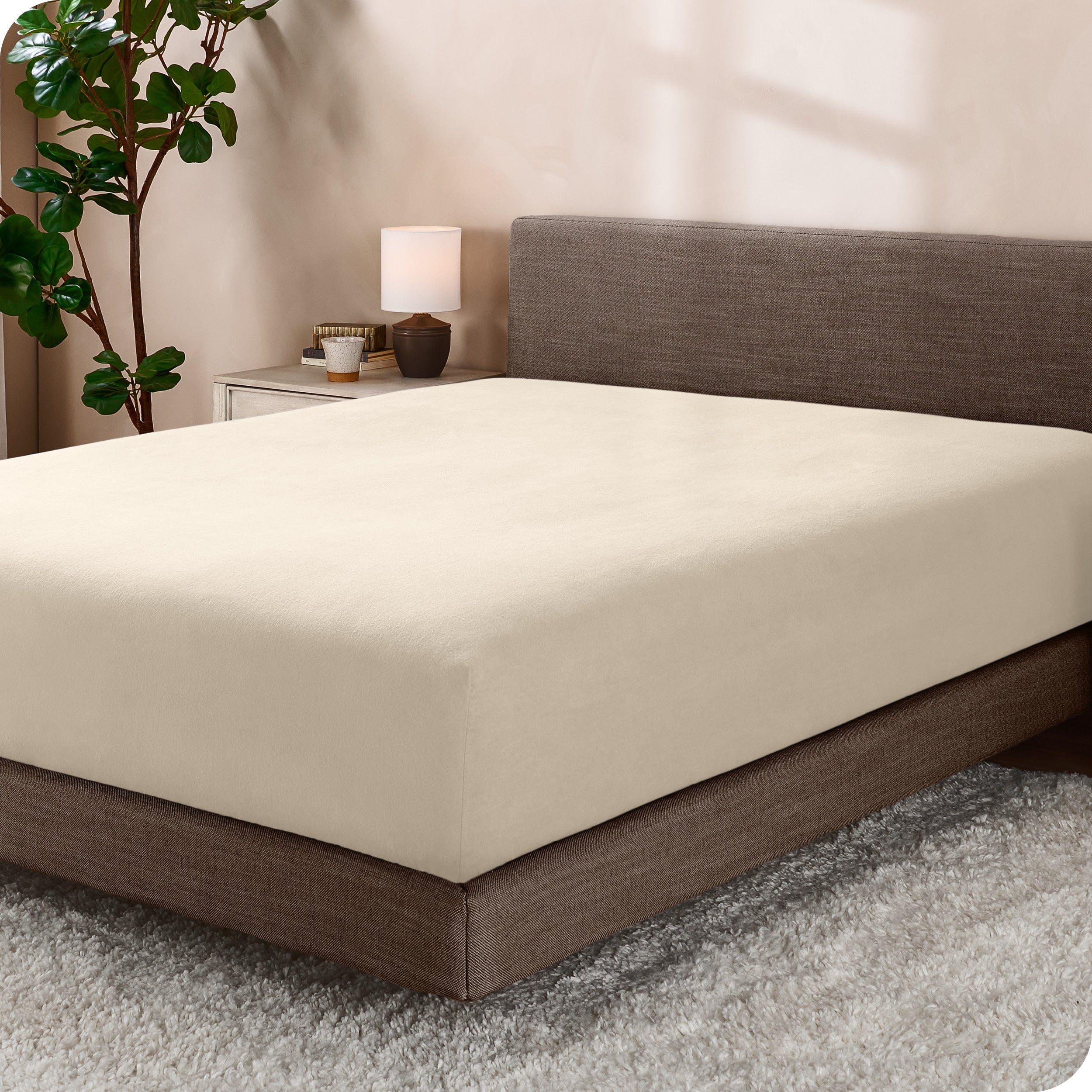 A single fleece fitted sheet on a bed