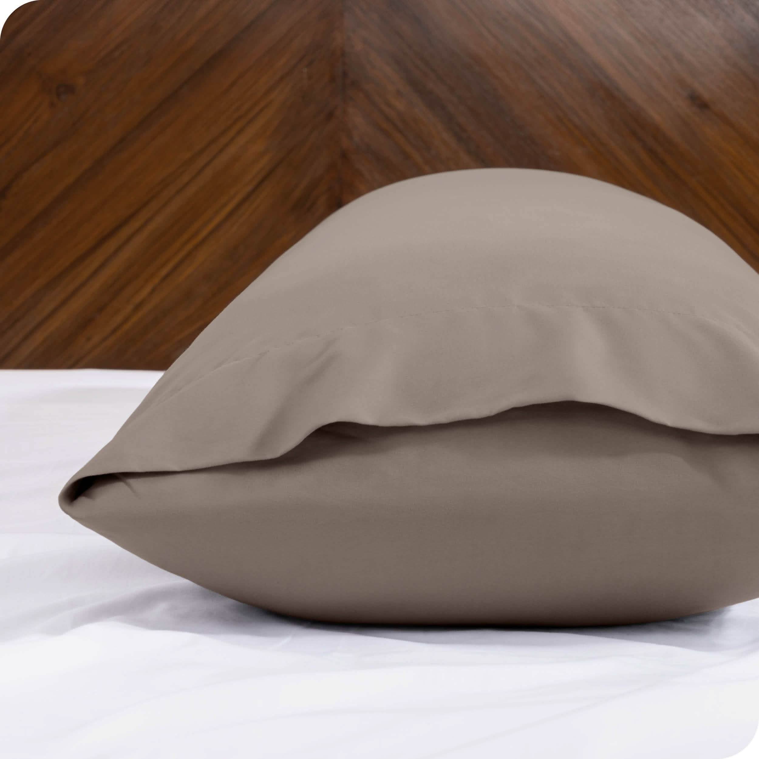 Close up of the envelope closure on a body pillowcase