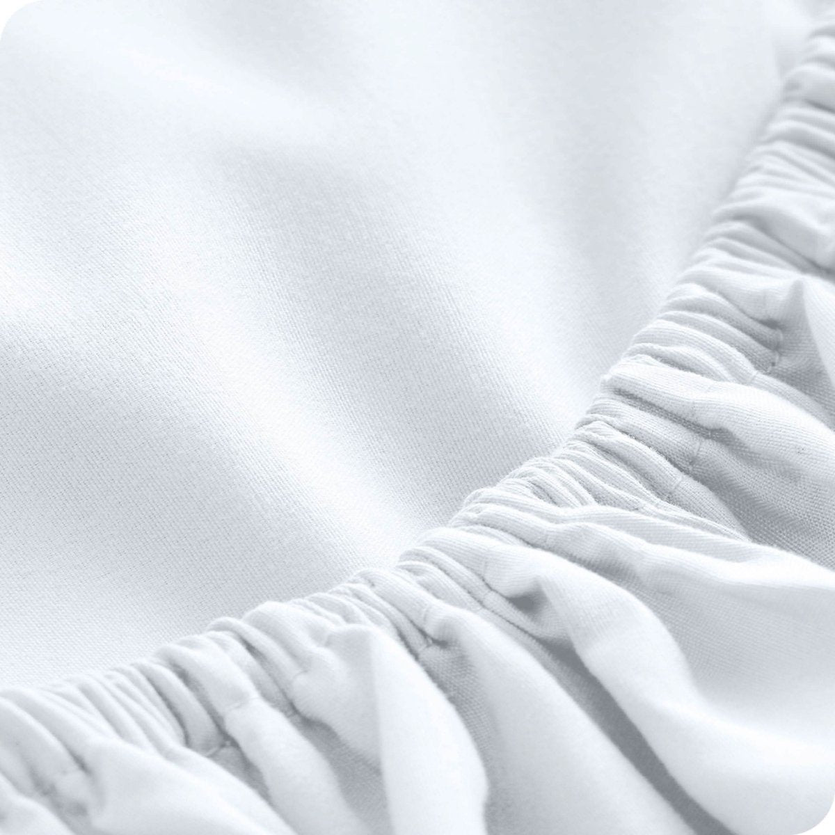 Close up of the all around elastic on the fitted sheet
