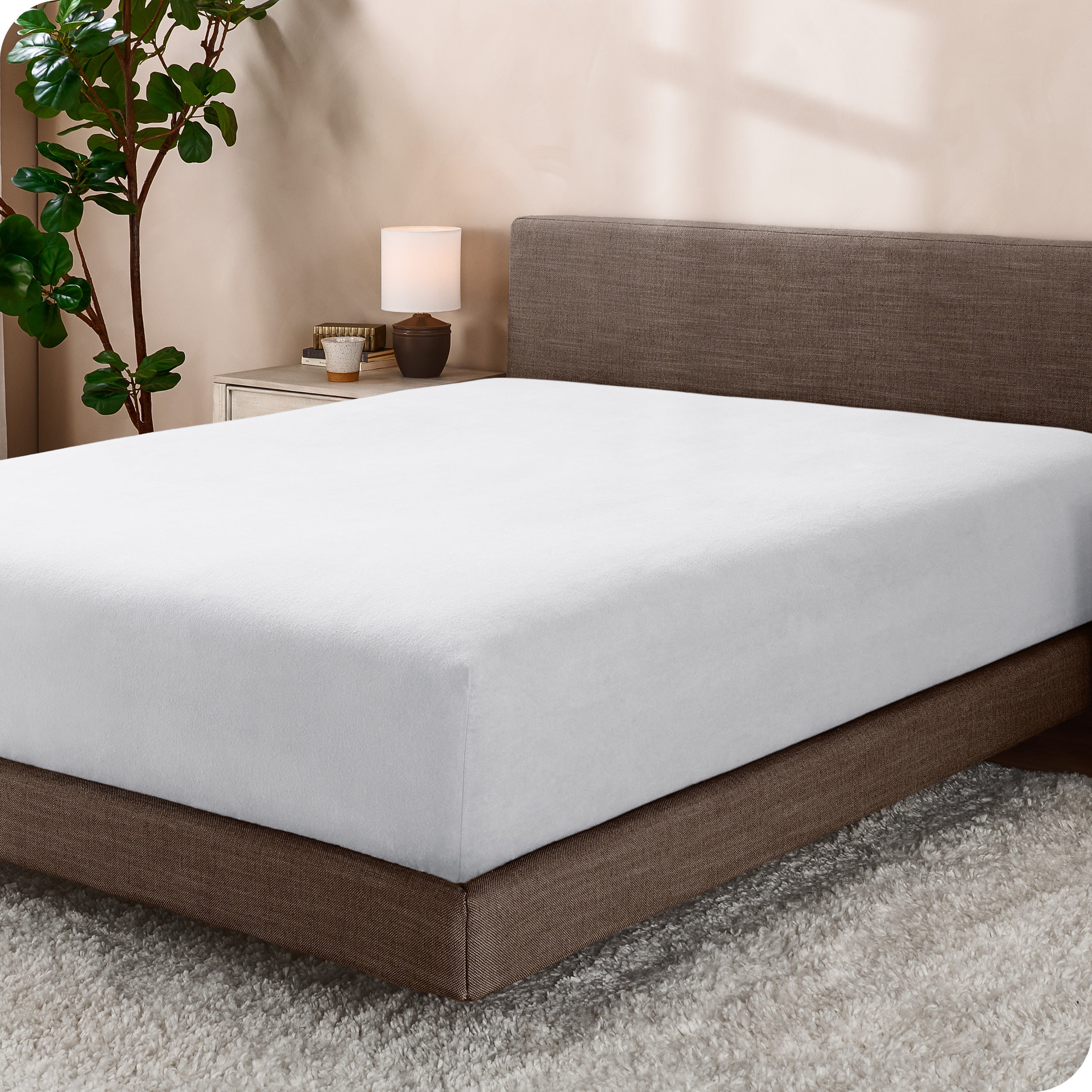 A single fleece fitted sheet on a bed