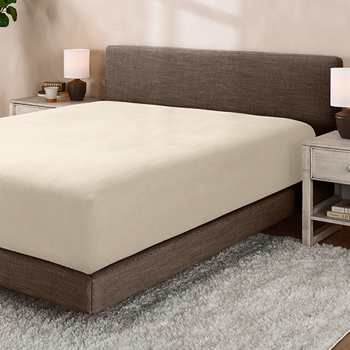 Bed with taupe Polar Fleece Fitted sheet and dark headboard