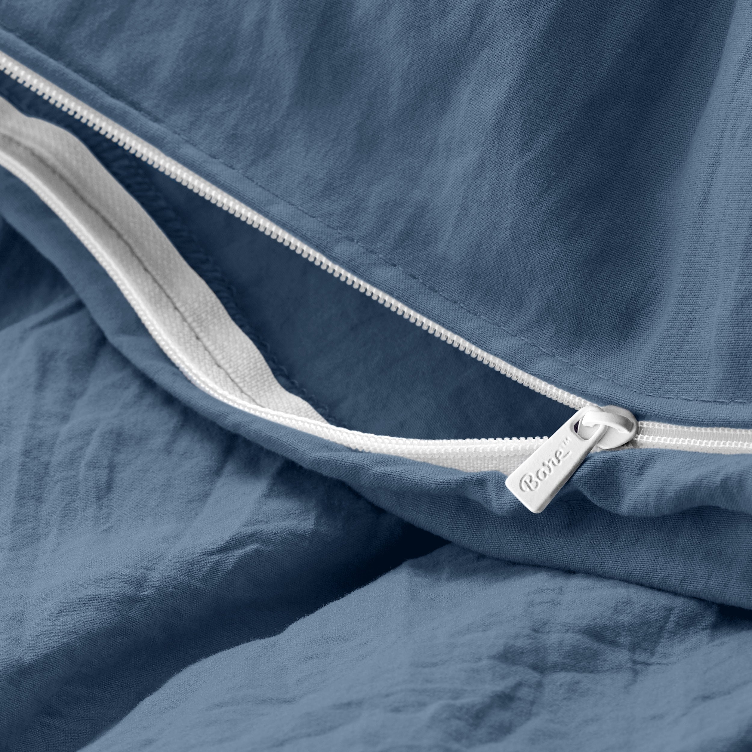 A duvet cover zipper