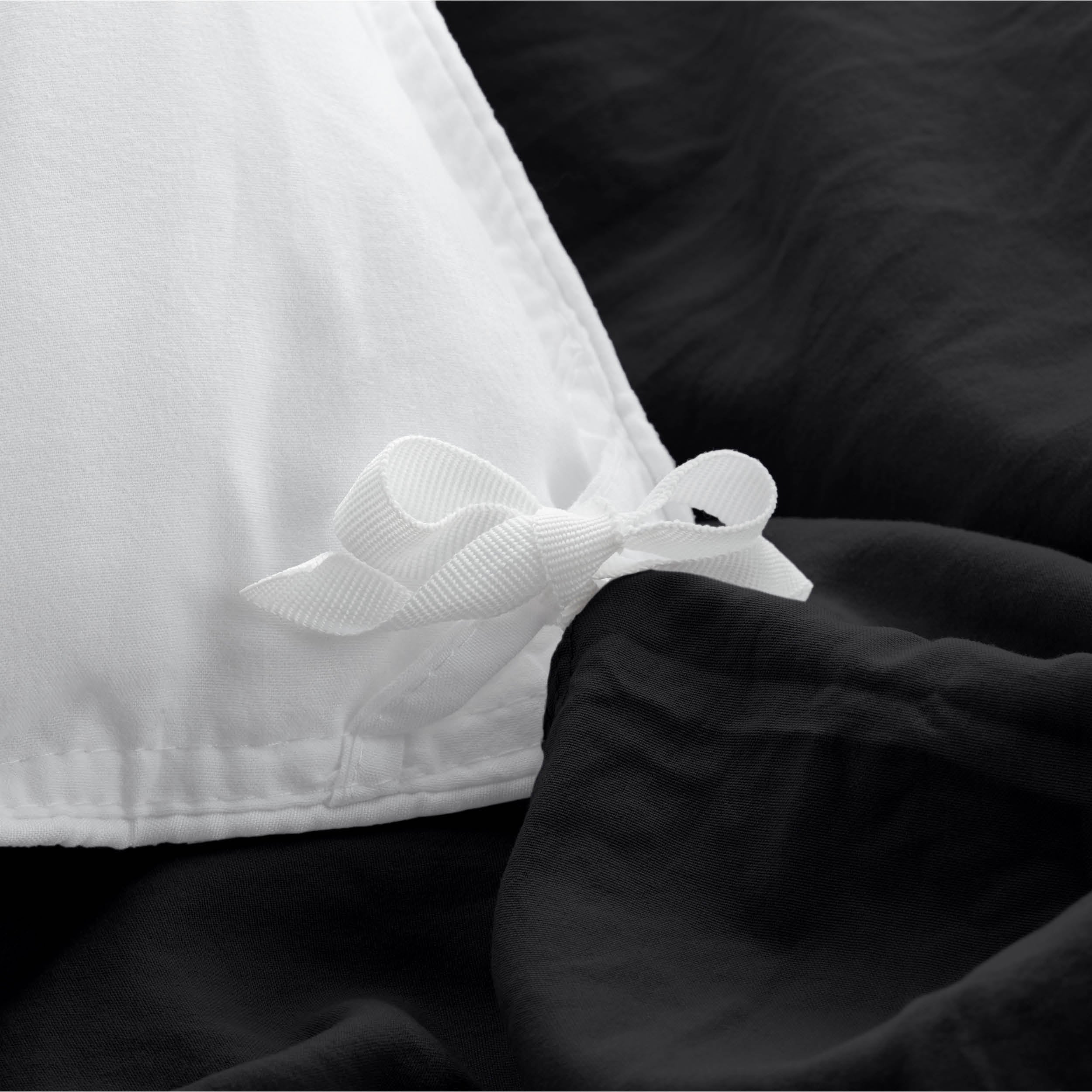 Close up of the duvet cover ties