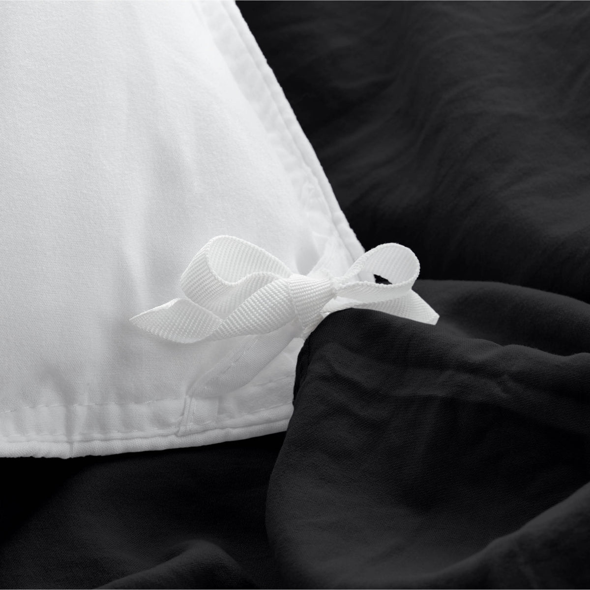 Close up of the duvet cover ties