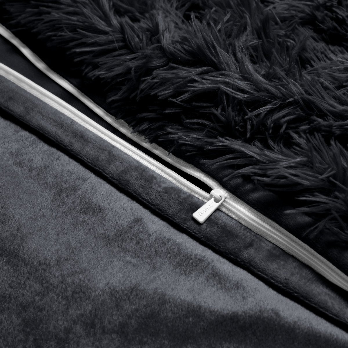 Shaggy duvet with a zipper closure