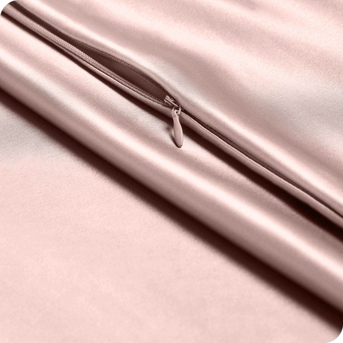 Close up of the zipper on a poly satin pillowcase