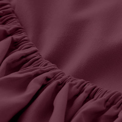 Close-up of fitted sheet with all around elastic