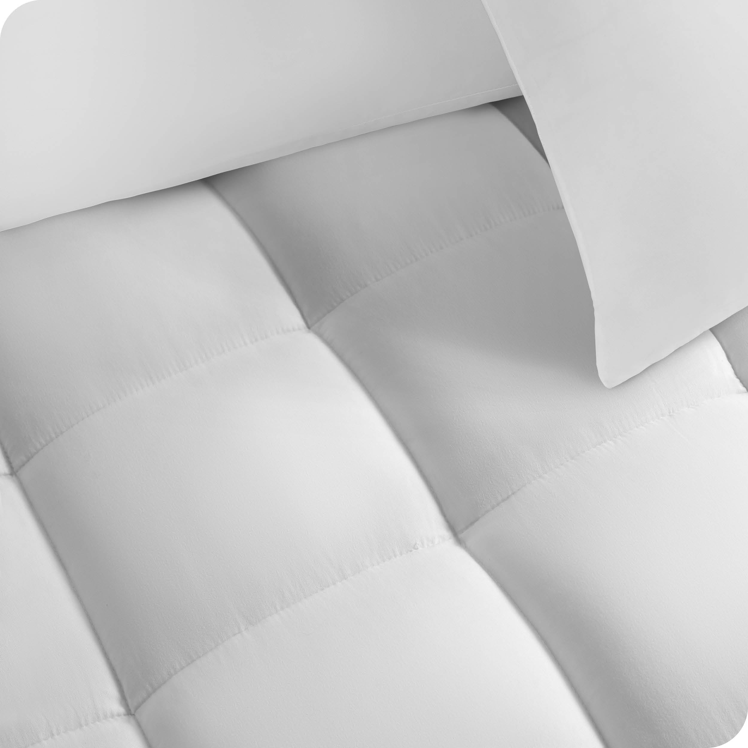 Close up of a cotton mattress pad showing the box-stitching.