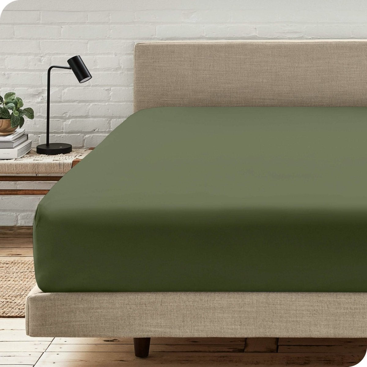 Bedroom with a microfiber fitted sheet on the bed