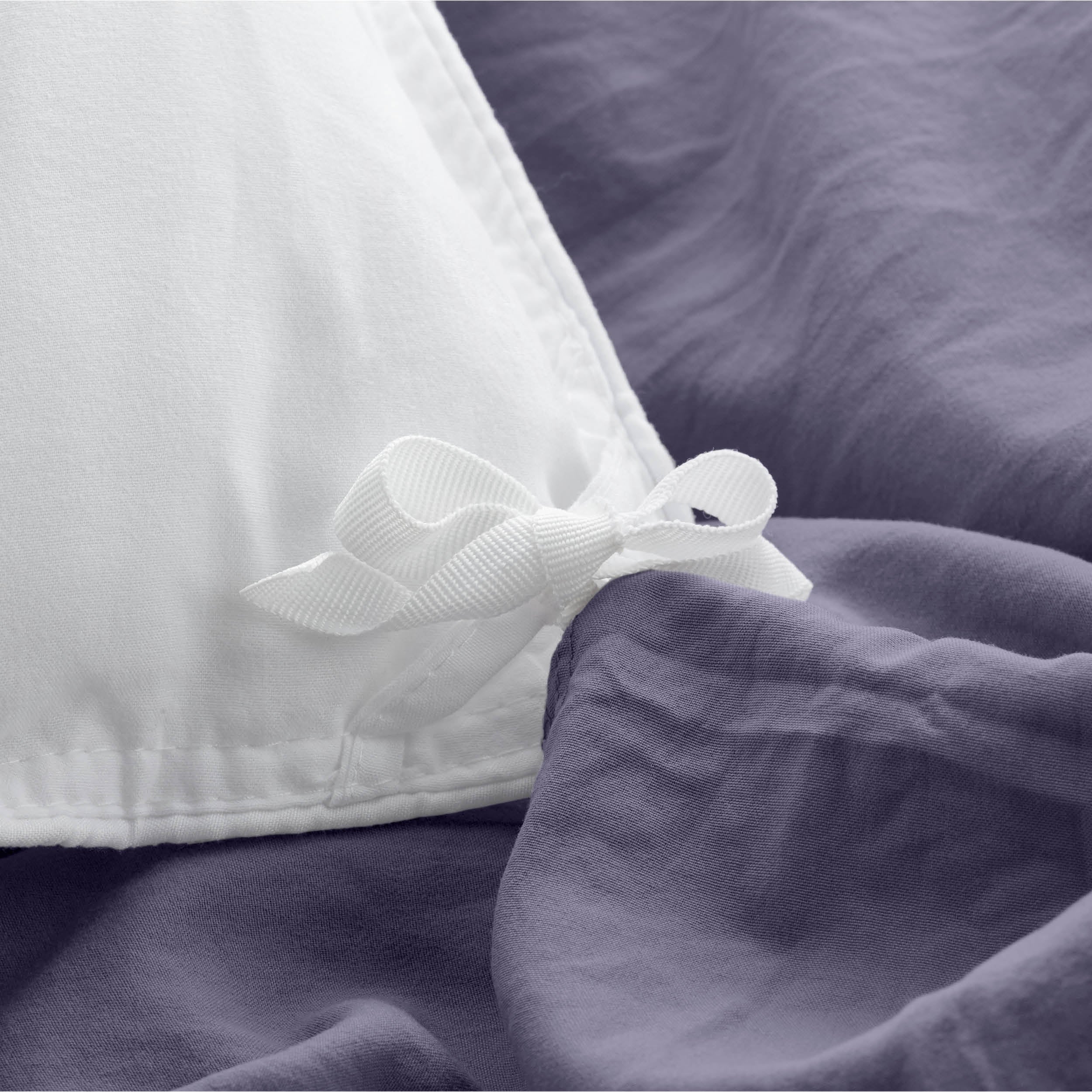 Close up of the duvet cover ties