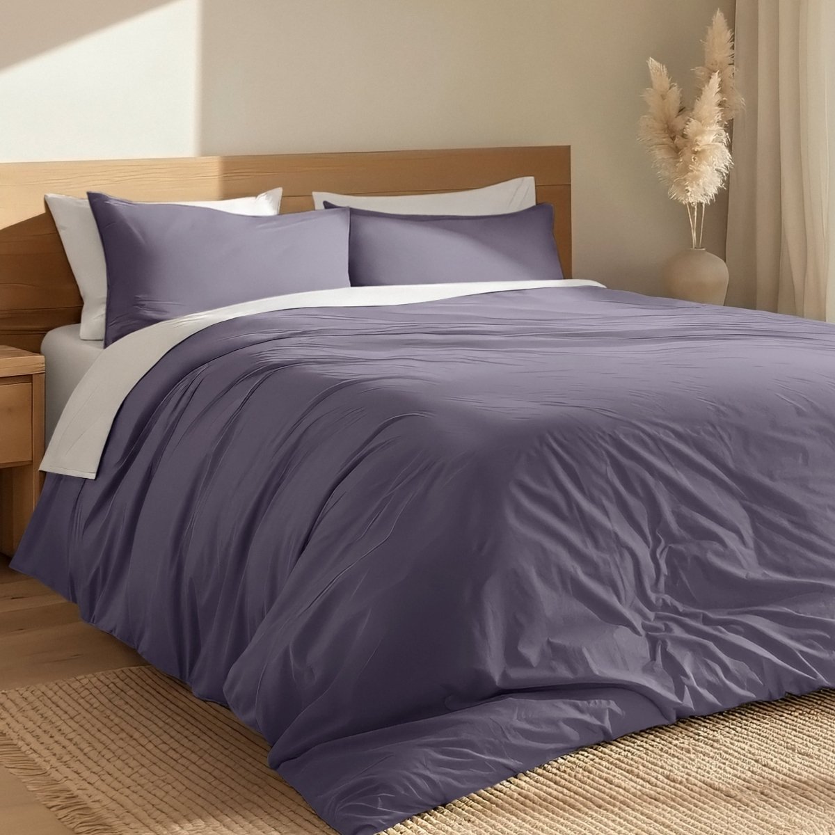 A bedroom with percale bedding