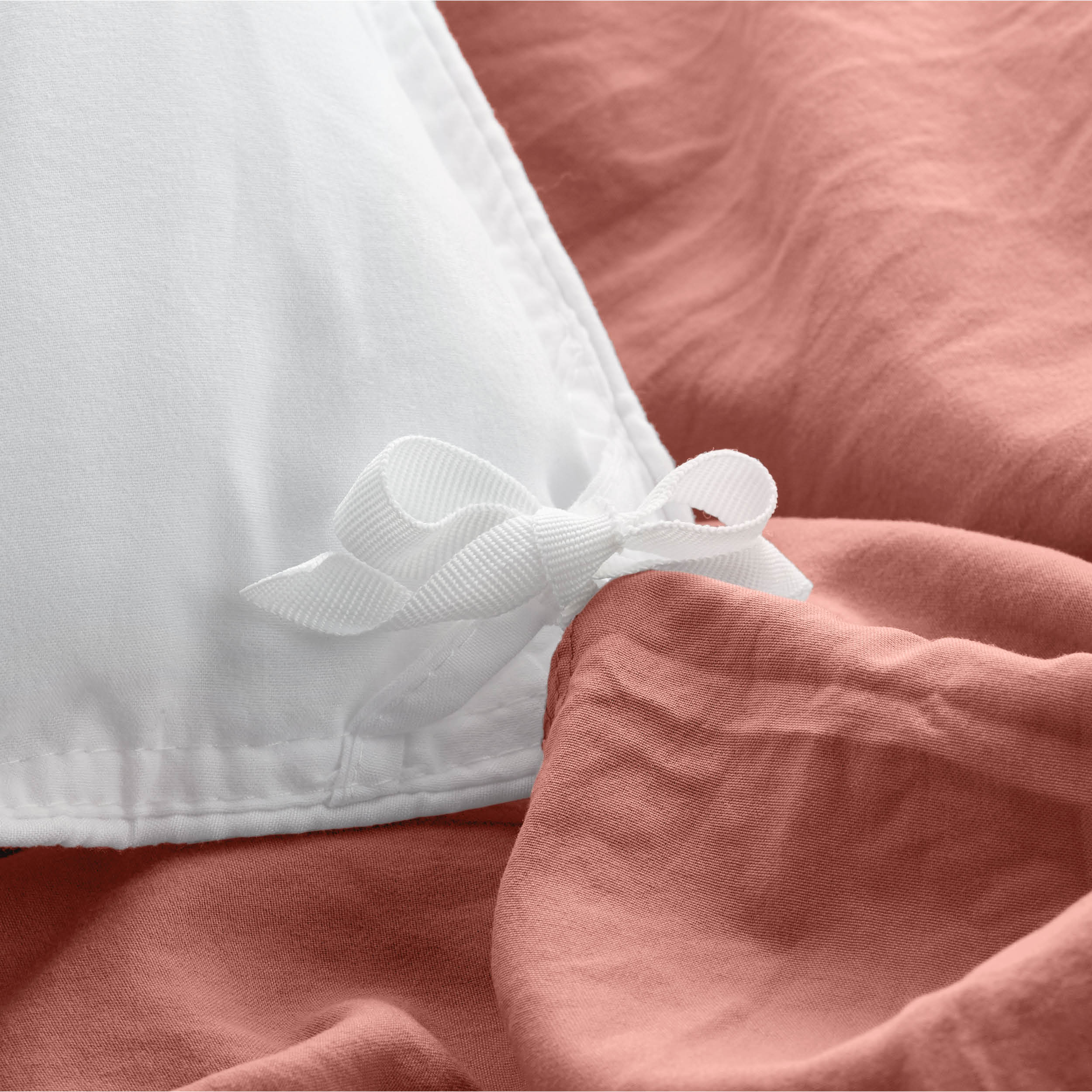 Close up of the duvet cover ties