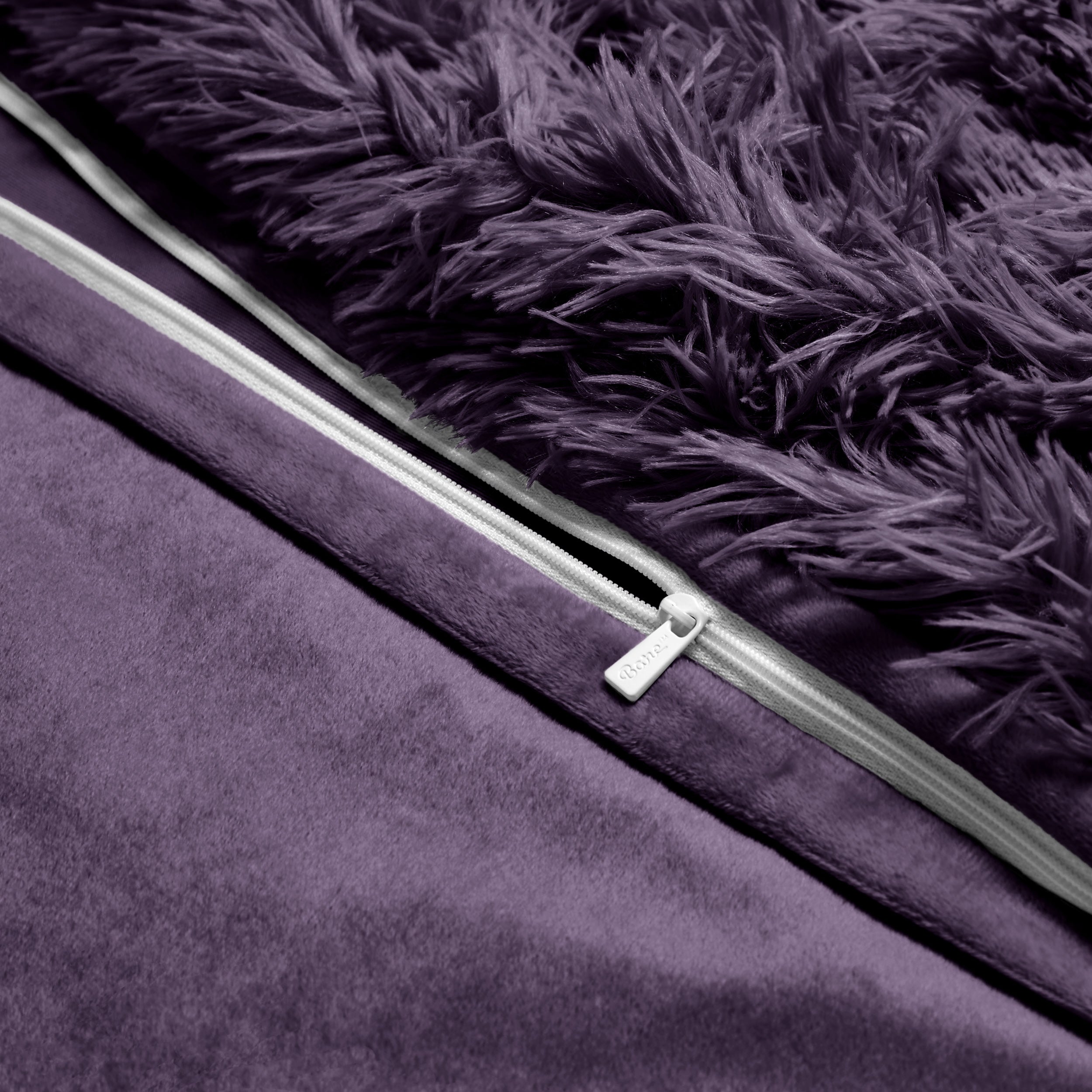 Shaggy duvet with a zipper closure