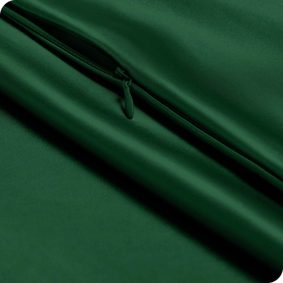 Close up of the zipper on a poly satin pillowcase