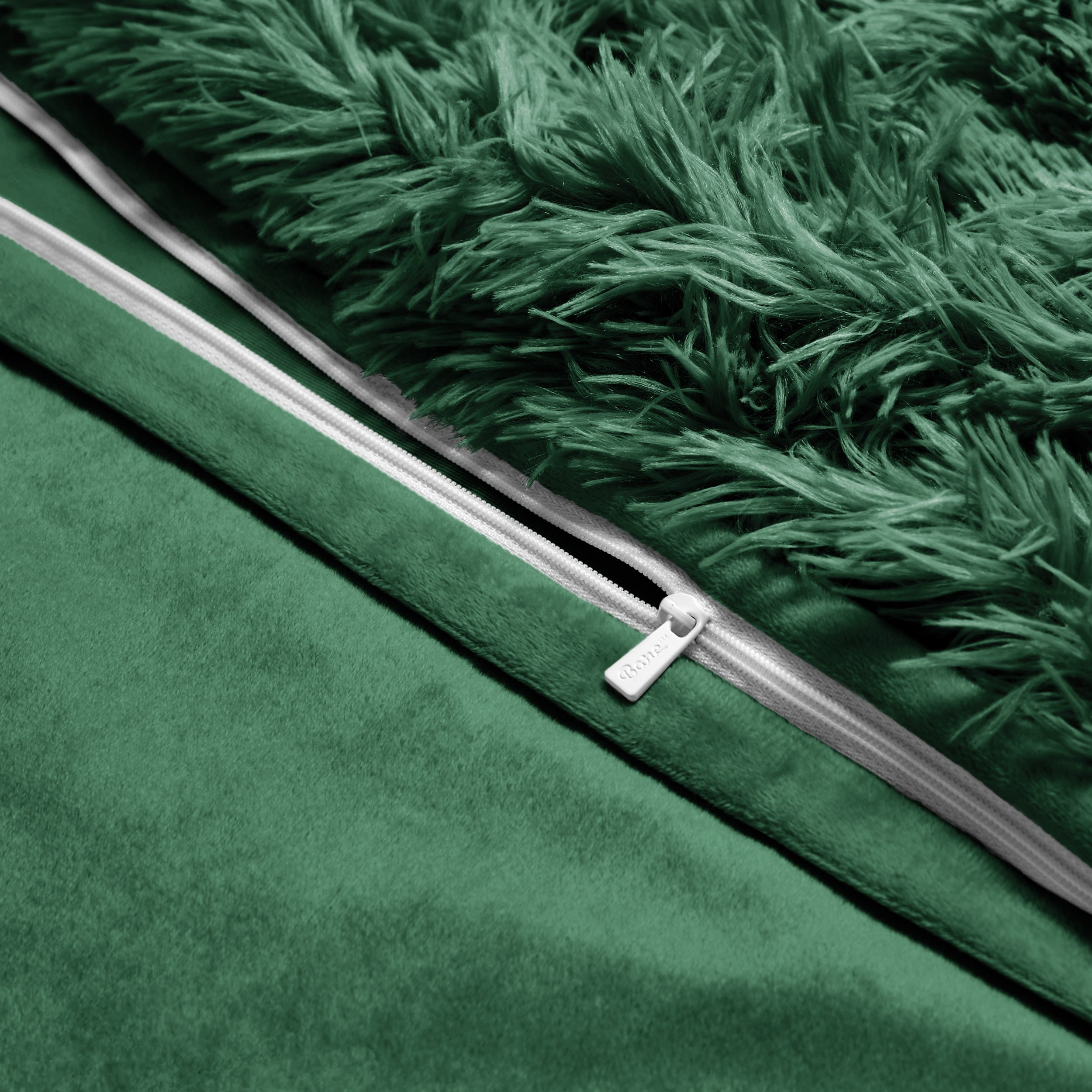 Shaggy duvet with a zipper closure