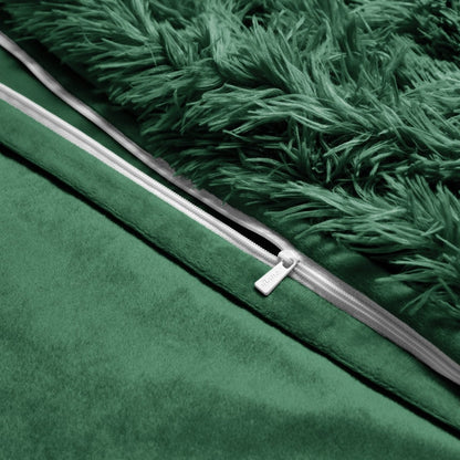 Shaggy duvet with a zipper closure