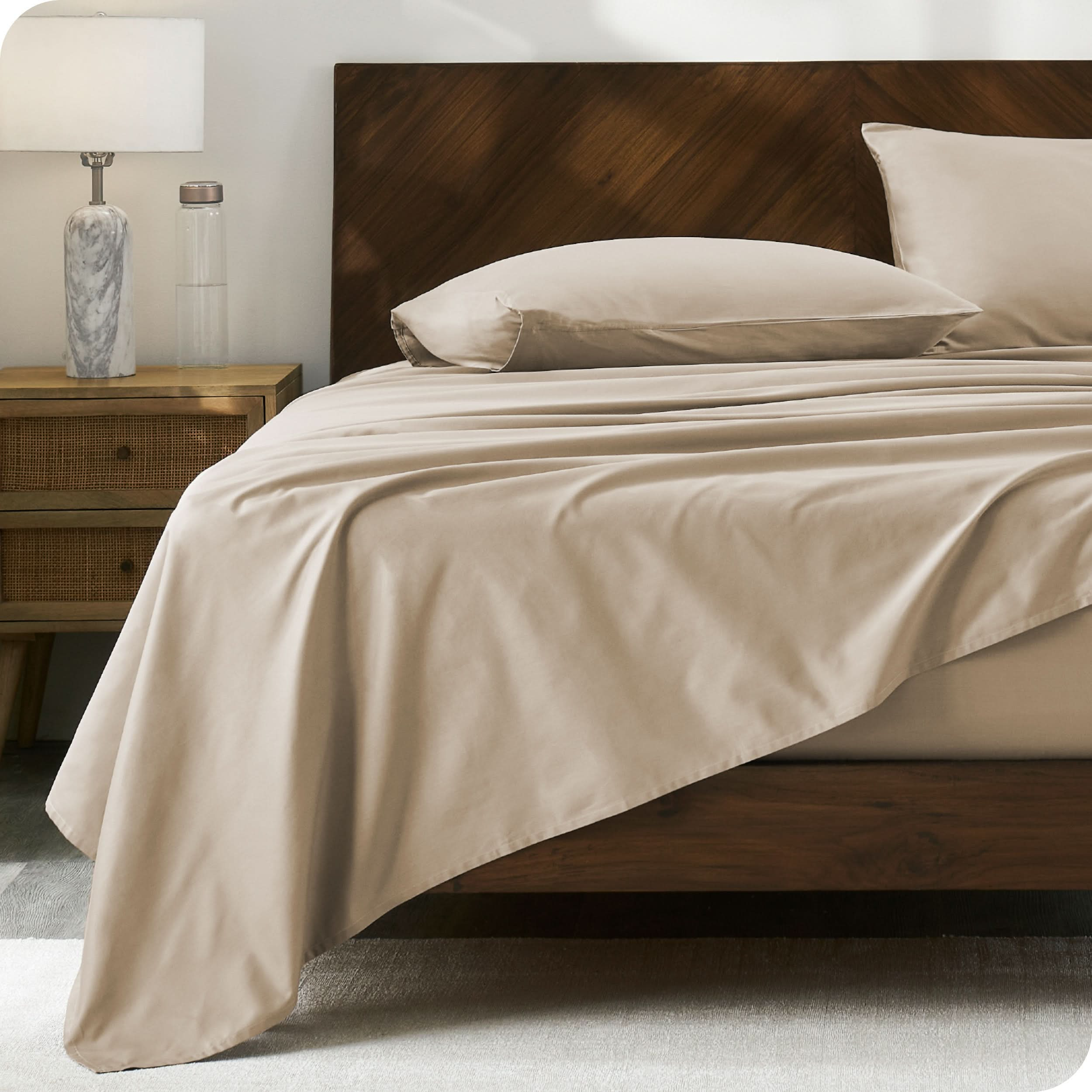 Modern wood bed made with percale sheet set