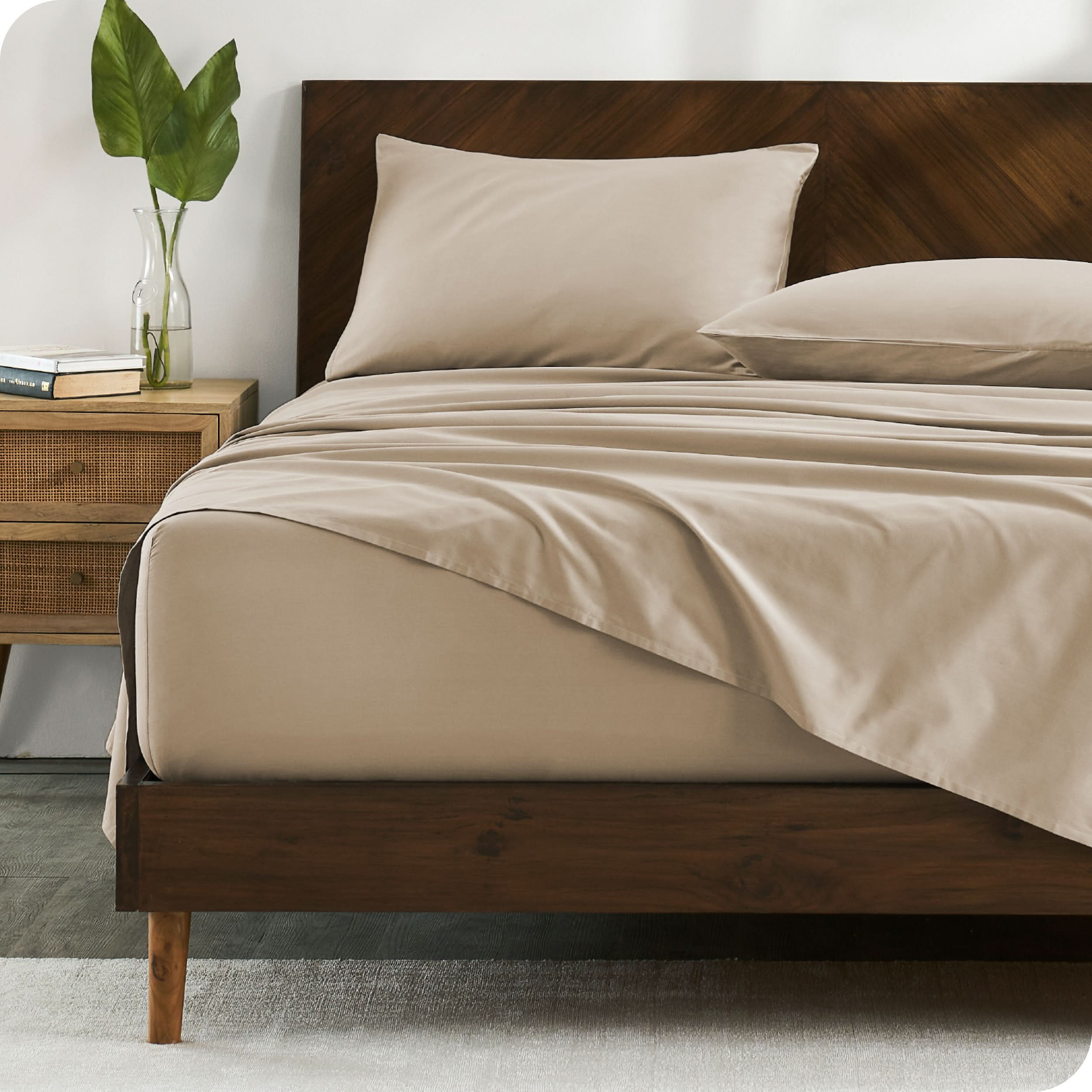 Modern wood bed made with percale sheet set