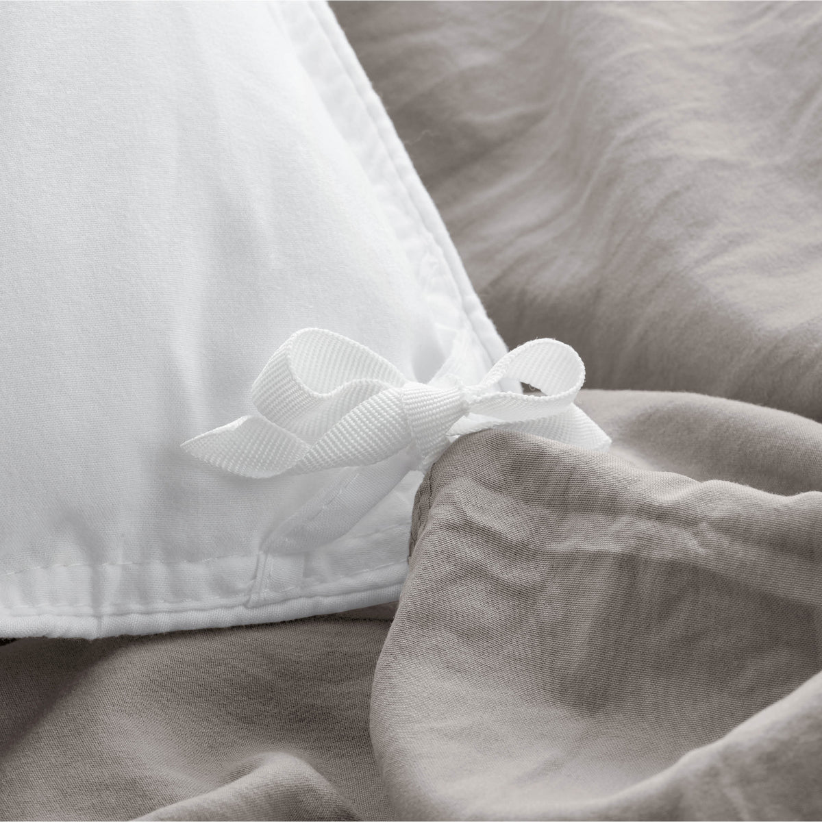 Close up of the duvet cover ties