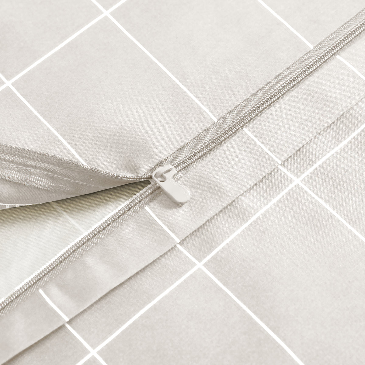 Close-up of a zipper on a duvet cover