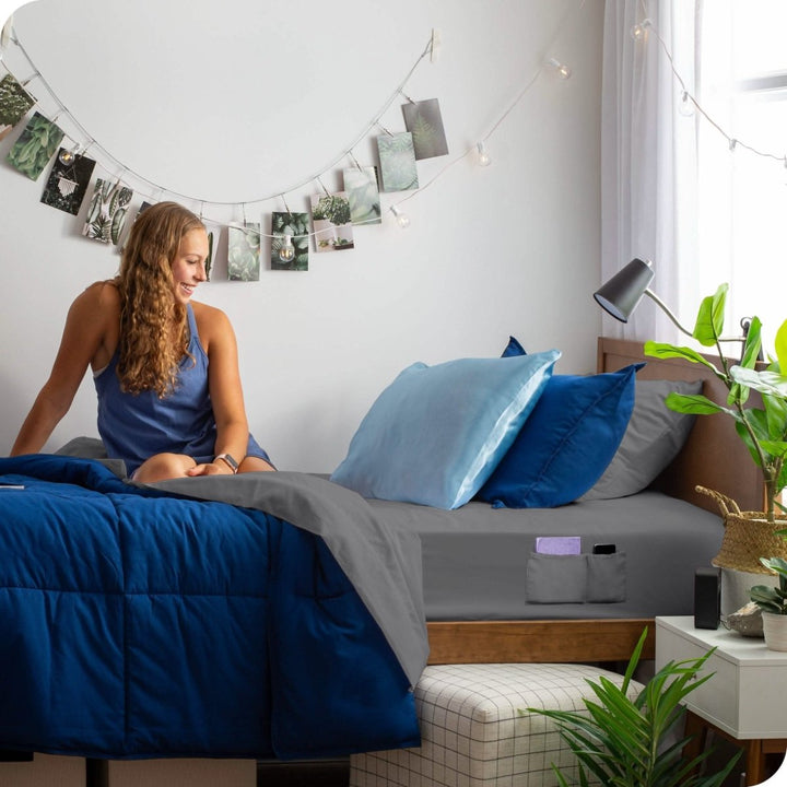 Bed made with a fitted sheet which has pockets on the side