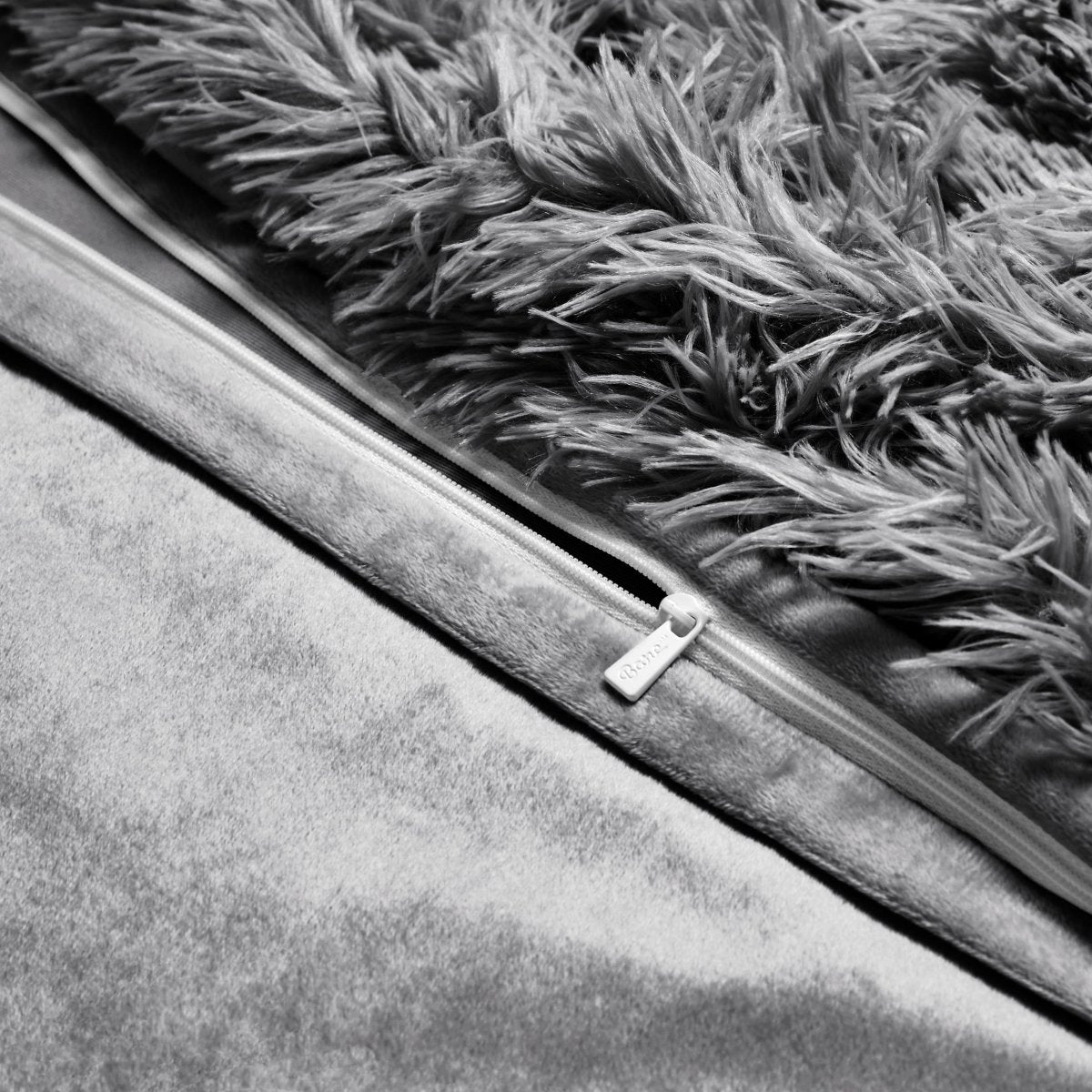 Shaggy duvet with a zipper closure