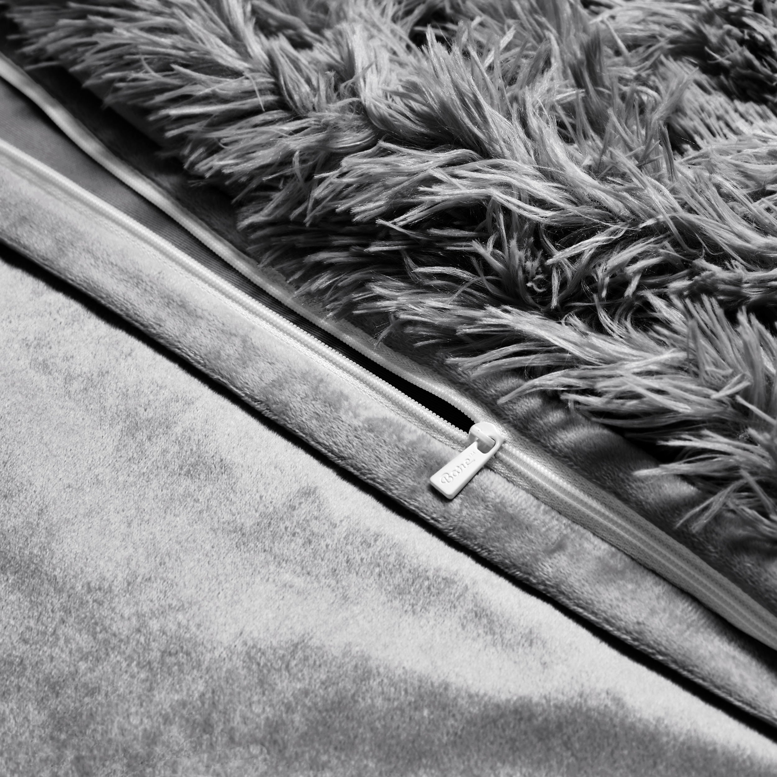 Shaggy duvet with a zipper closure