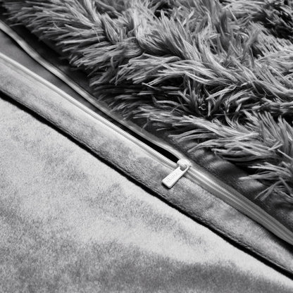 Shaggy duvet with a zipper closure