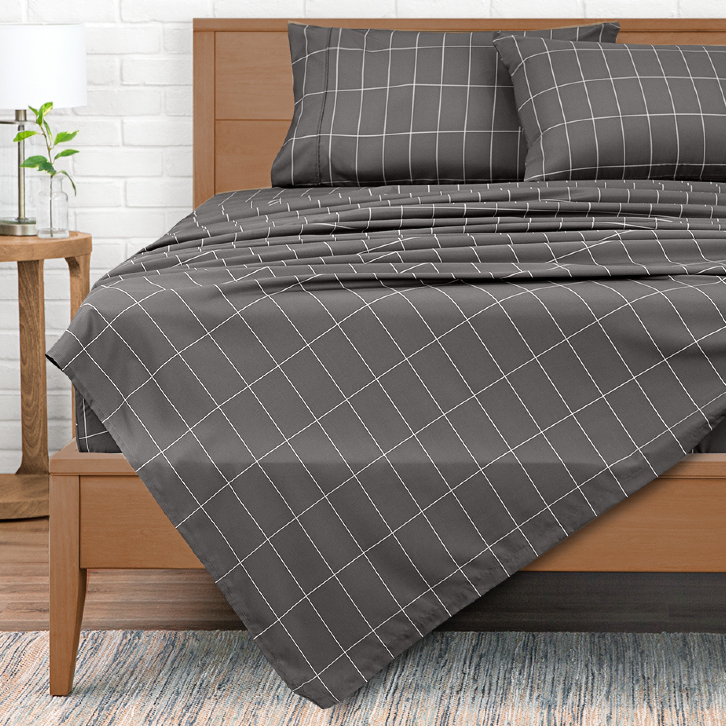 Printed flat sheet on a bed
