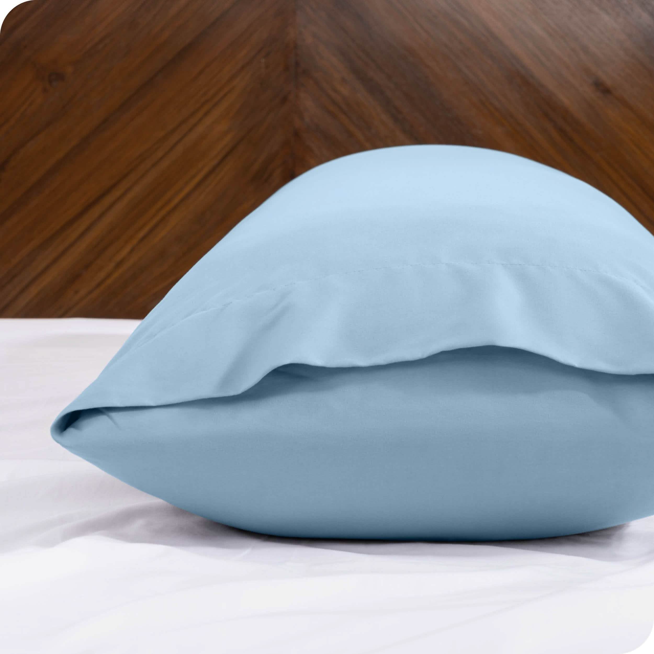 Close up of the envelope closure on a body pillowcase