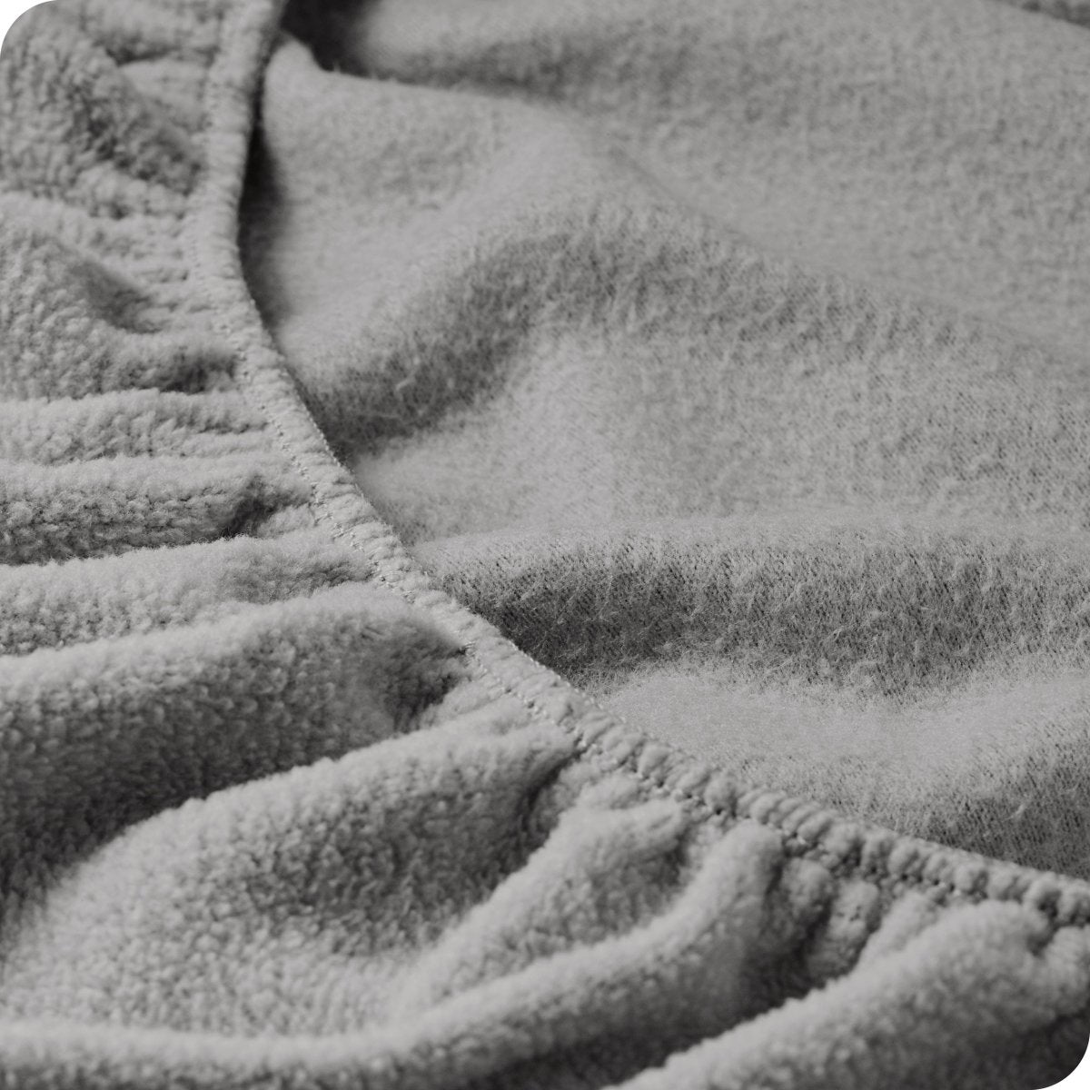 Close up of the elastic portion of a fleece fitted sheet