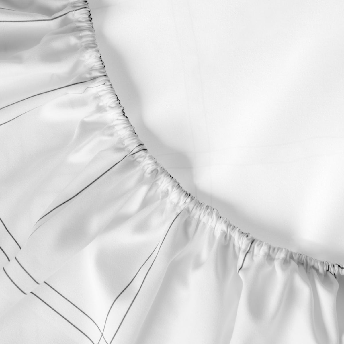 Close-up of fitted sheet with all around elastic