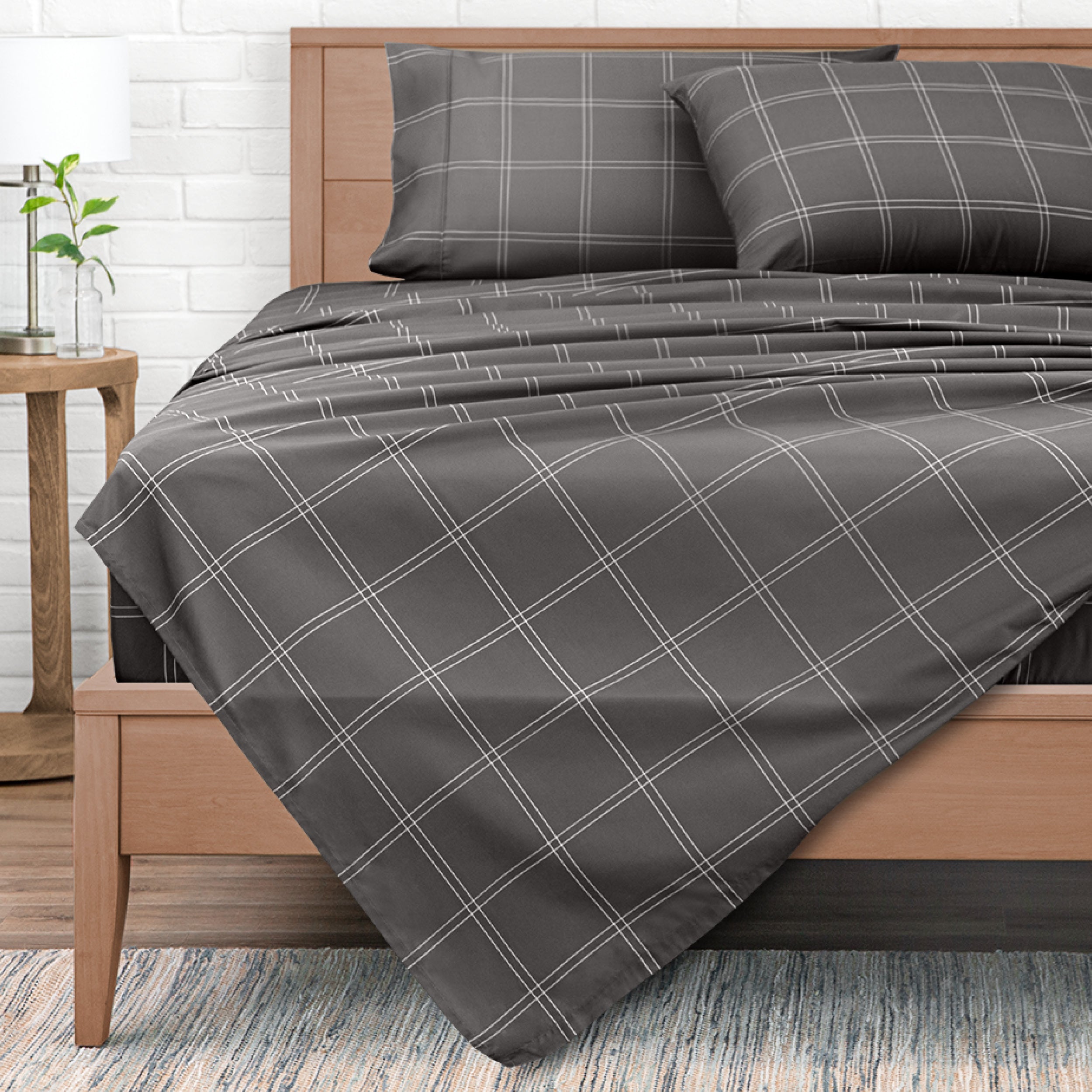 Printed flat sheet on a bed