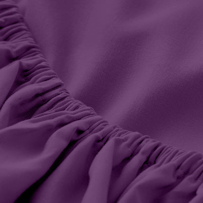 Close-up of fitted sheet with all around elastic