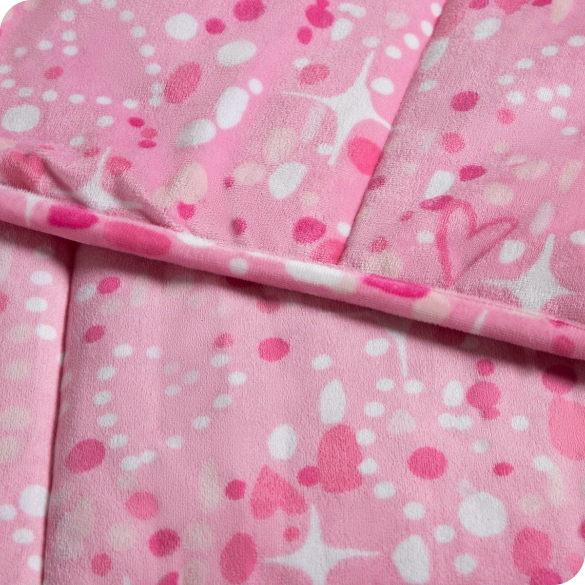 Close-up image of a weighted blanket, featuring detailed stitching and the neatly finished edge of the blanket.