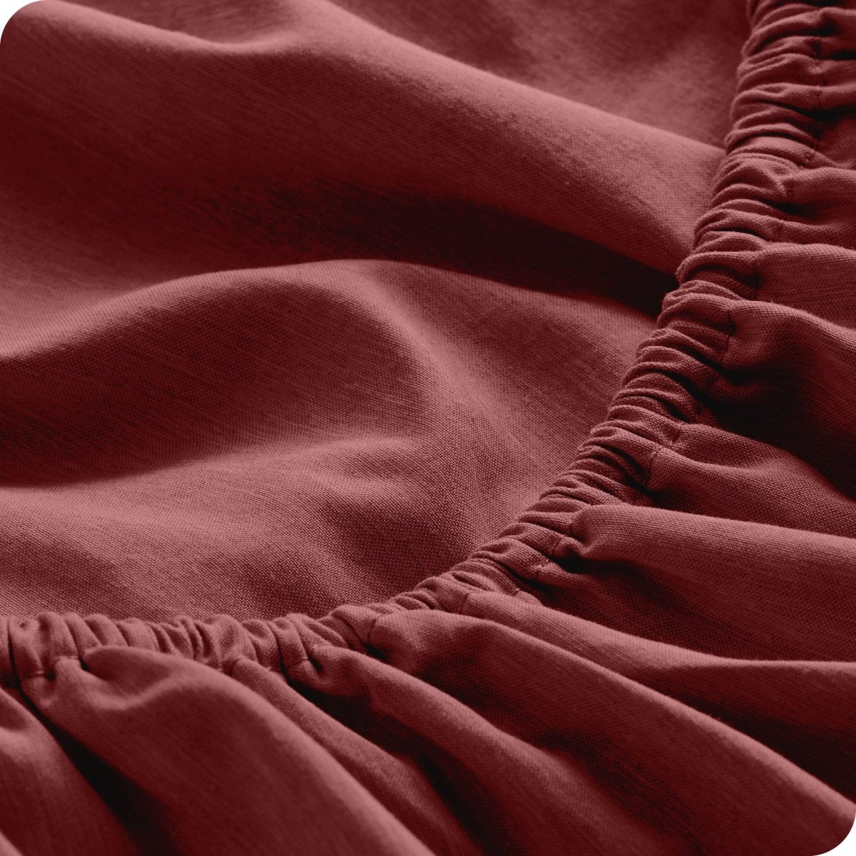 Close-up of fitted sheet with elastic edge