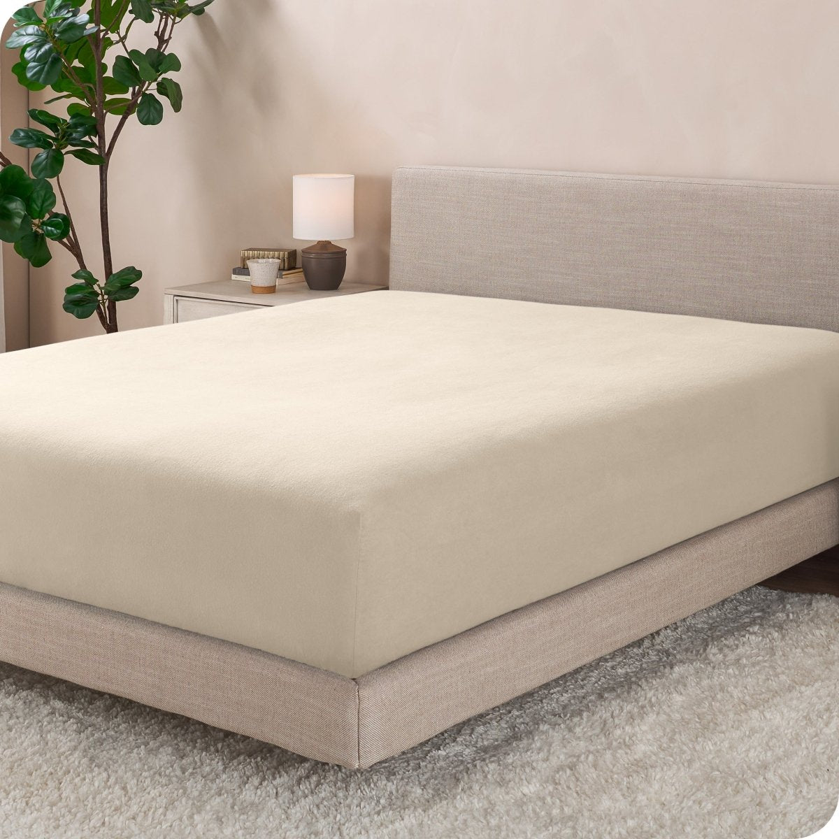 A single fleece fitted sheet on a bed