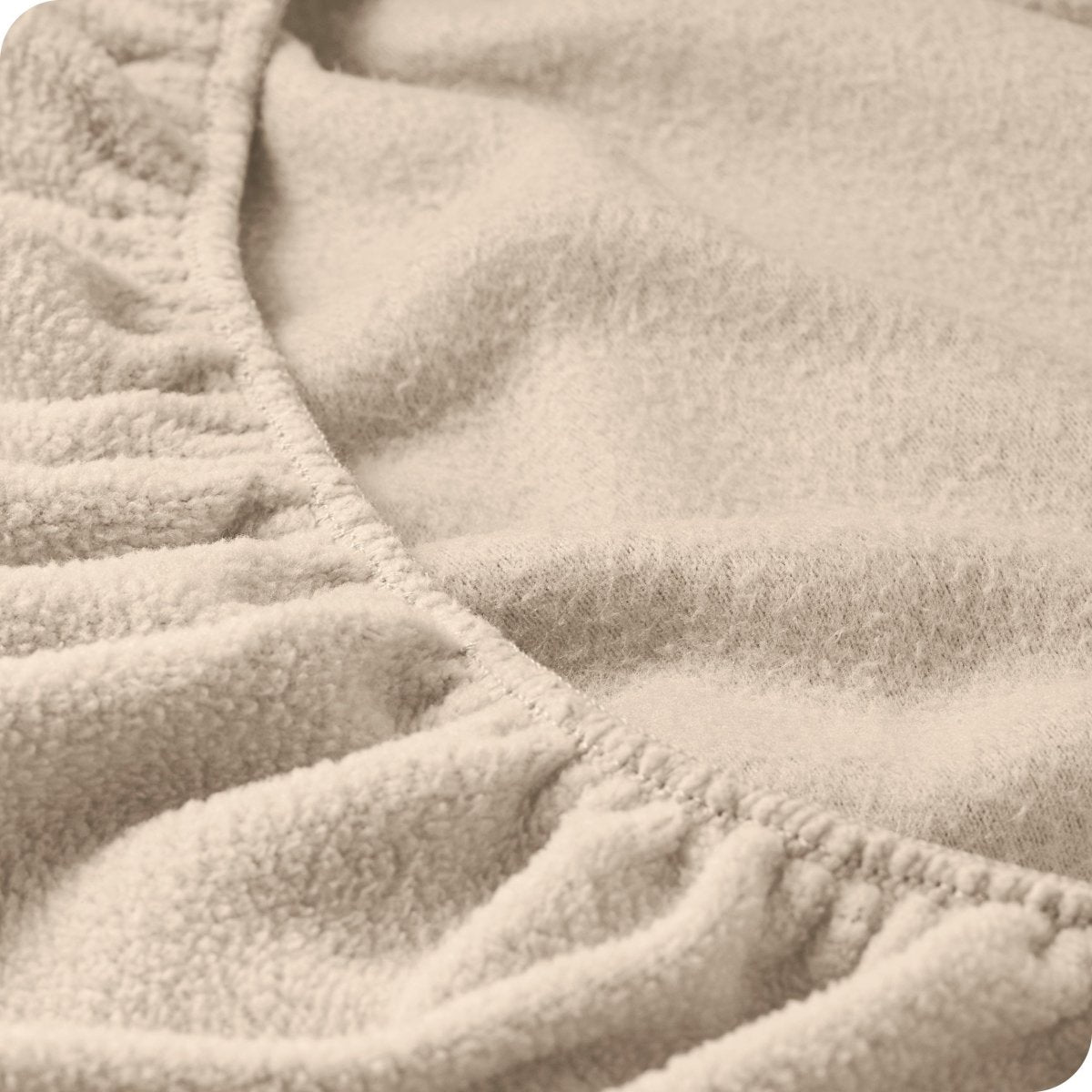 Close up of the elastic portion of a fleece fitted sheet