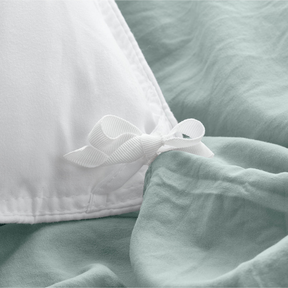 Close up of the duvet cover ties