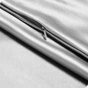 Close up of the zipper closure